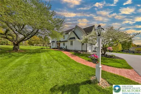 1765 Arden Ln, Bethlehem, PA 18015