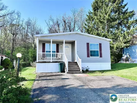 45 F St, Walnutport, PA 18088
