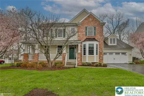 2698 Hollow View Dr, Forks Twp, PA 18040