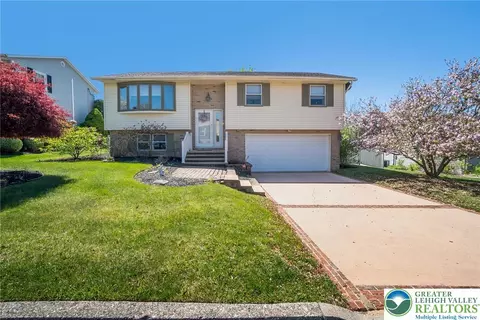 3336 Barklay Rd, Hokendauqua, PA 18052