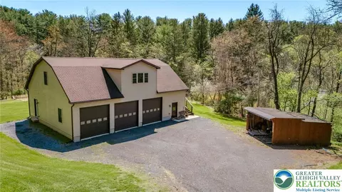 2875 Stagecoach Rd W, Palmerton, PA 18071