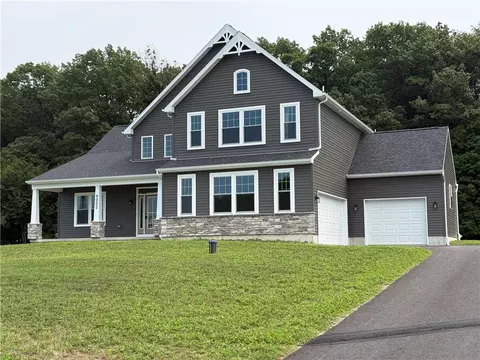 9002 Yorkshire Cir, Fogelsville, PA 18051