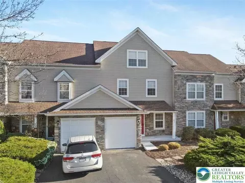 54 Lower Ridge View Cir UNIT C, East Stroudsburg, PA 18302