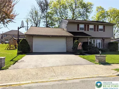 1711 Elmhurst Dr, Fullerton, PA 18052