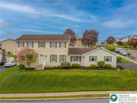 3105 Clay St, Hokendauqua, PA 18052