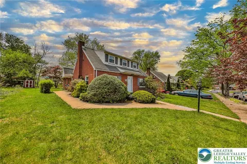 122 Dell St, Emmaus, PA 18049