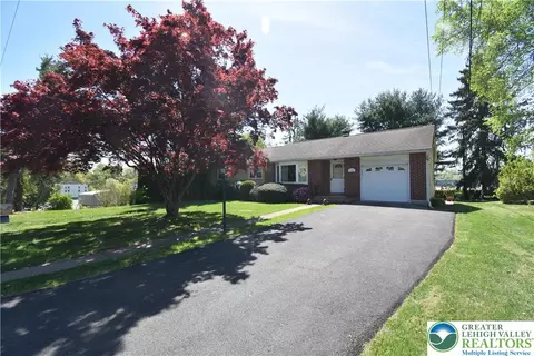 2400 Lawnherst Ave, Palmer Township, PA 18045