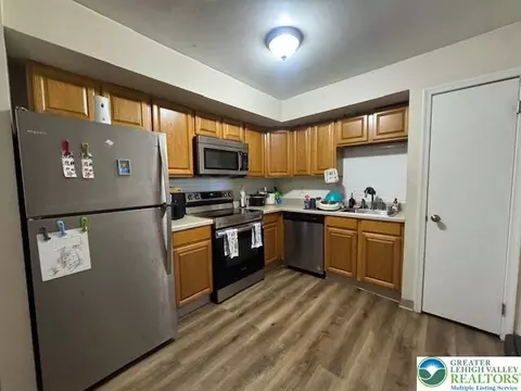16 4th St, Slatington, PA 18080 photo 4