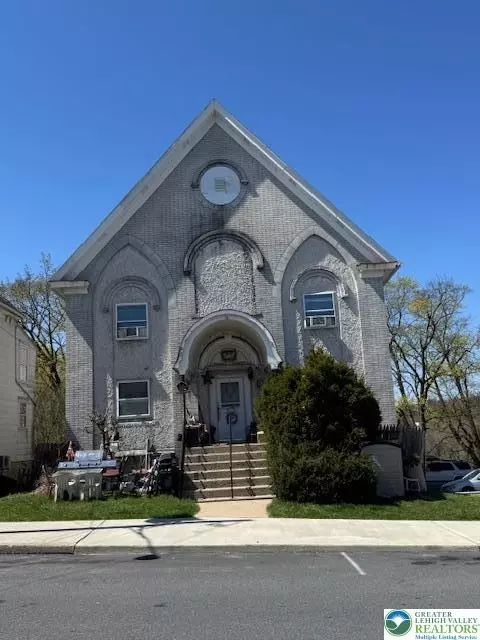 16 4th St, Slatington, PA 18080