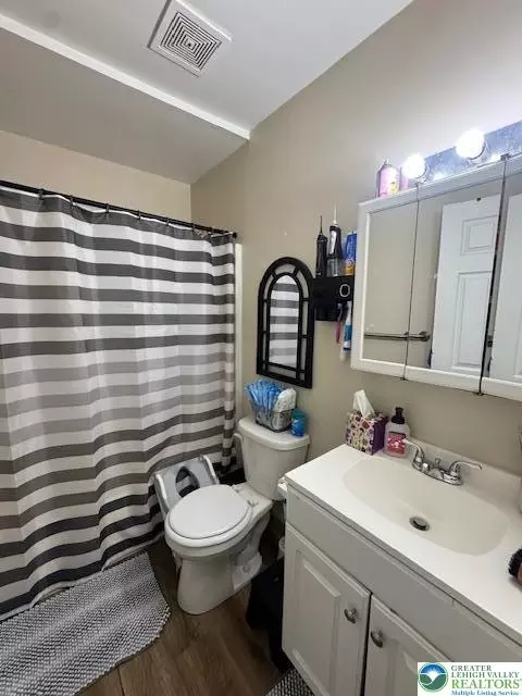 16 4th St, Slatington, PA 18080 photo 3