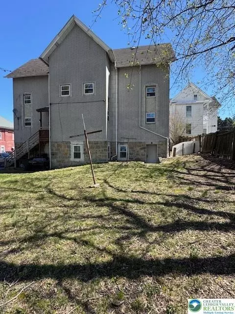 16 4th St, Slatington, PA 18080 photo 8