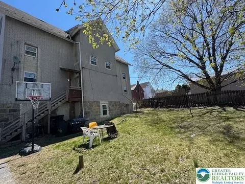 16 4th St, Slatington, PA 18080 photo 9