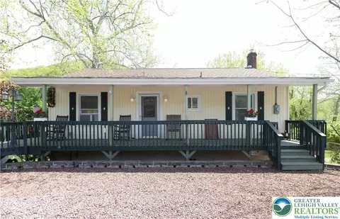 2325 N Delaware Dr, Forks Twp, PA 18040