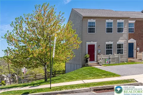 102 Walnut St, Freemansburg, PA 18017