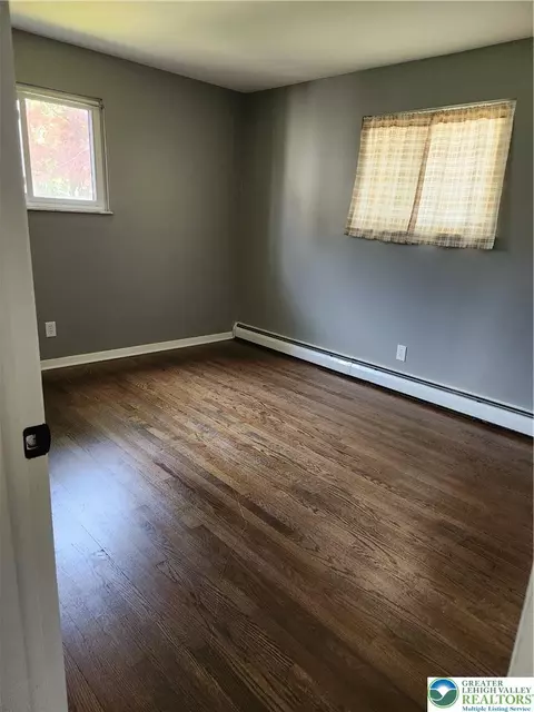 518 E Main St, Bath, PA 18014 photo 12