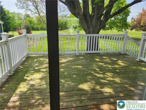 518 E Main St, Bath, PA 18014 photo 7