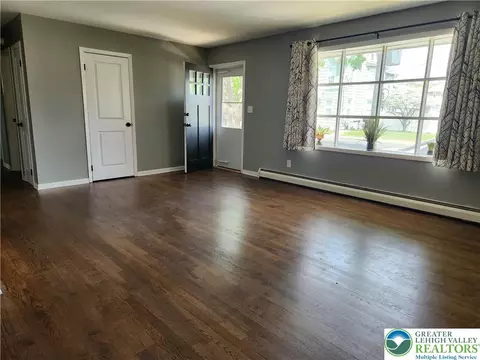 518 E Main St, Bath, PA 18014 photo 2