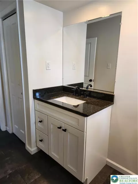 518 E Main St, Bath, PA 18014 photo 9