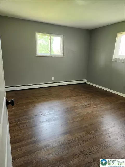518 E Main St, Bath, PA 18014 photo 11