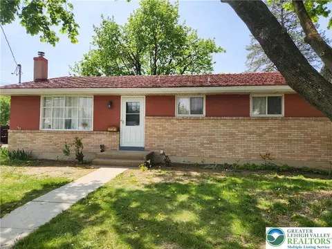 518 E Main St, Bath, PA 18014