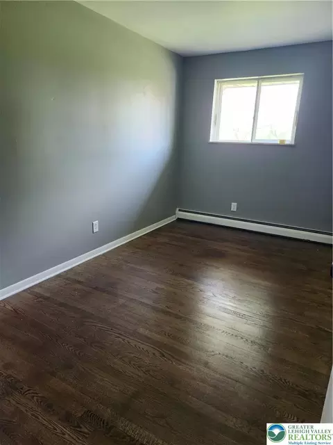 518 E Main St, Bath, PA 18014 photo 13