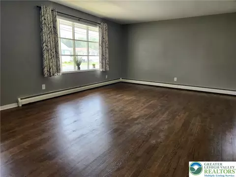 518 E Main St, Bath, PA 18014 photo 3