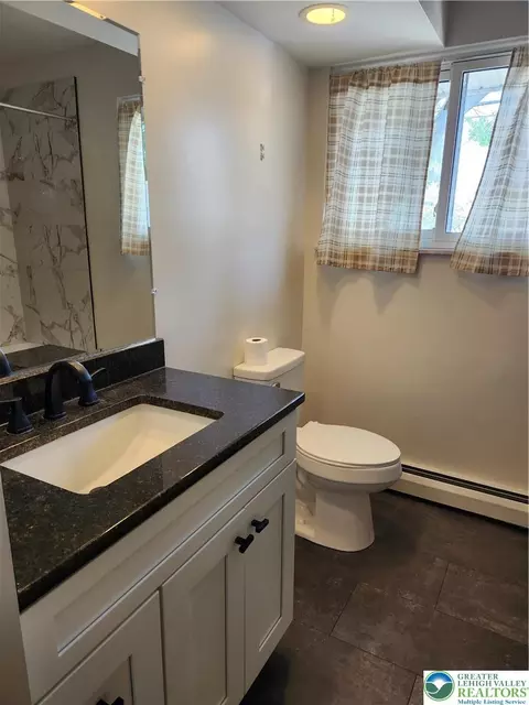 518 E Main St, Bath, PA 18014 photo 8