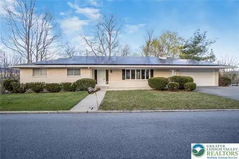 7243 Kingstead Dr, Slatington, PA 18080