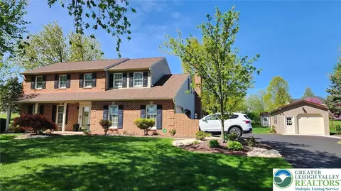 3748 E View Dr, Orefield, PA 18069