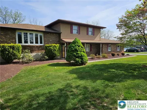 5530 Chenango Dr, Bethlehem, PA 18017 photo 2
