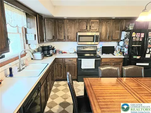 5530 Chenango Dr, Bethlehem, PA 18017 photo 9