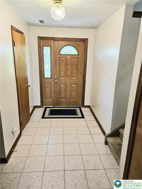 5530 Chenango Dr, Bethlehem, PA 18017 photo 5