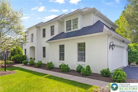 6221 Sauterne Dr, Macungie, PA 18062