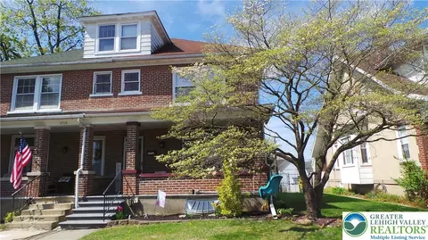 1712 Lincoln Ave, Northampton, PA 18067