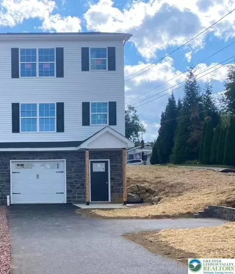 122 N 2nd St, Emmaus, PA 18049