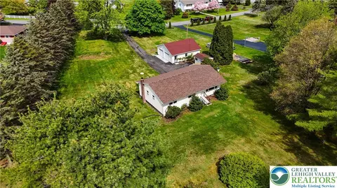 990 E James St, Lehighton, PA 18235