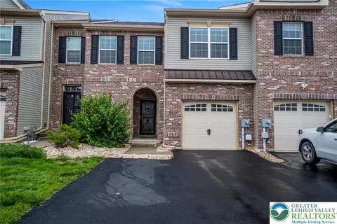 4478 Cottonwood Dr, Nazareth, PA 18064