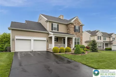 2679 Sheffield Dr, Forks Twp, PA 18040