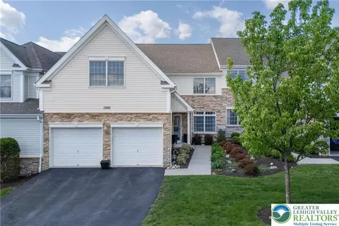 1060 E Homestead Ln, Easton, PA 18042