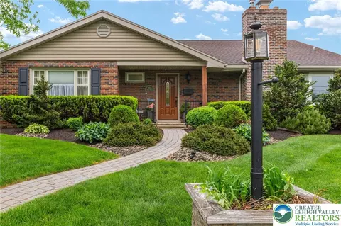 902 Bridge St, Catasauqua, PA 18032