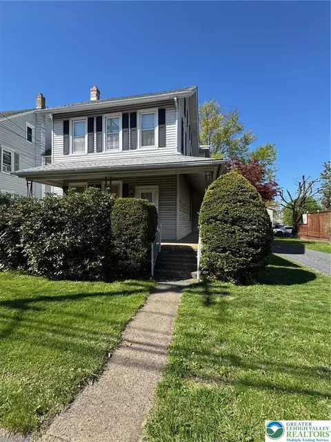 735 W Broad St, Quakertown, PA 18951