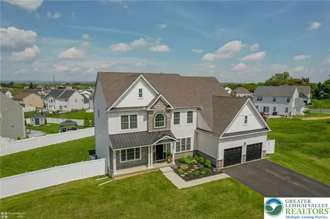 3318 Highland Dr, Palmer Township, PA 18045