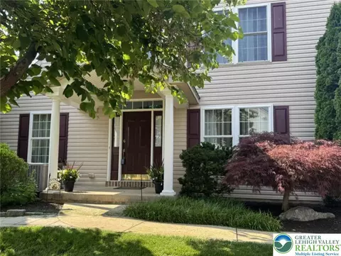 6115 Timberknoll Dr, Macungie, PA 18062