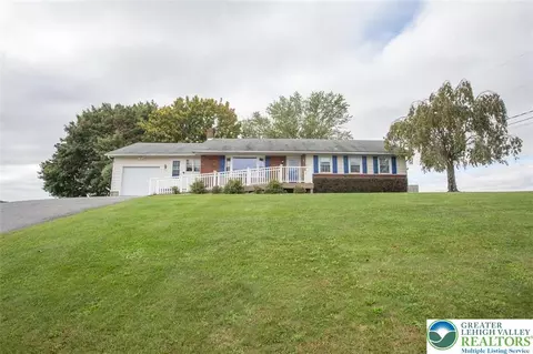 889 Bushkill Center Rd, Nazareth, PA 18064