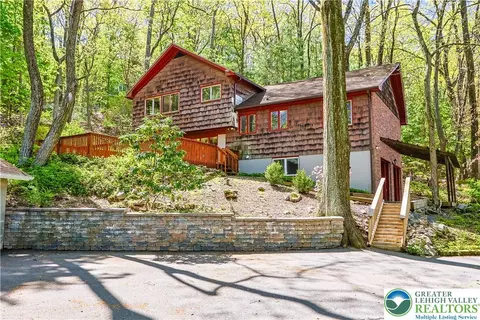 400 Dogwood Ter, Forks Twp, PA 18040