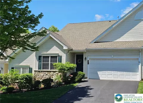 14 Kent Ln, Palmer Township, PA 18045