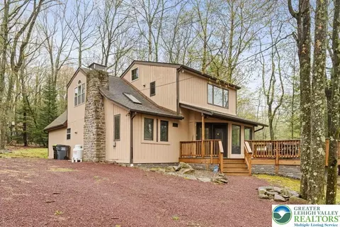 15 Hazard Run Rd, Lake Harmony, PA 18624