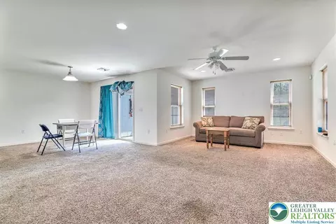 127 Sciota Garden Rd, Sciota, PA 18354 photo 9