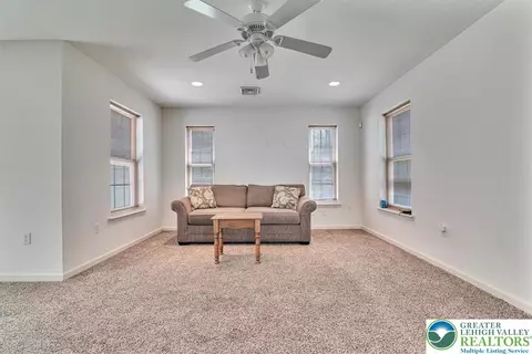 127 Sciota Garden Rd, Sciota, PA 18354 photo 10