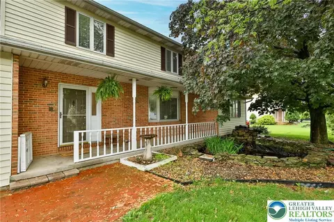 5470 Summit St, Cementon, PA 18052